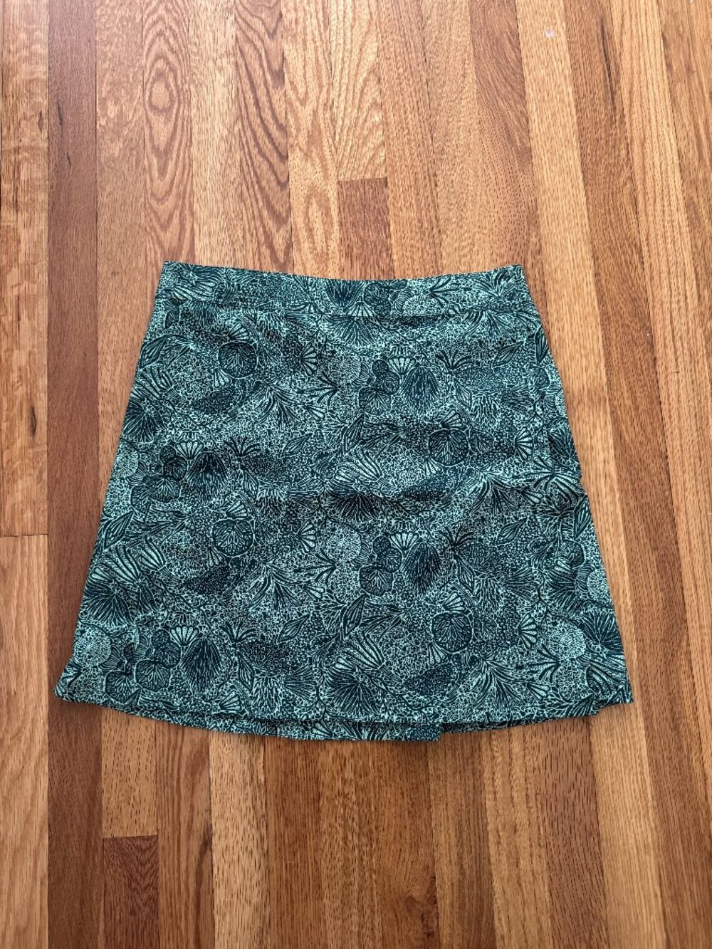 RipSkirt Hawaii Wrap Skirt Size Medium. Green Wailea Print.